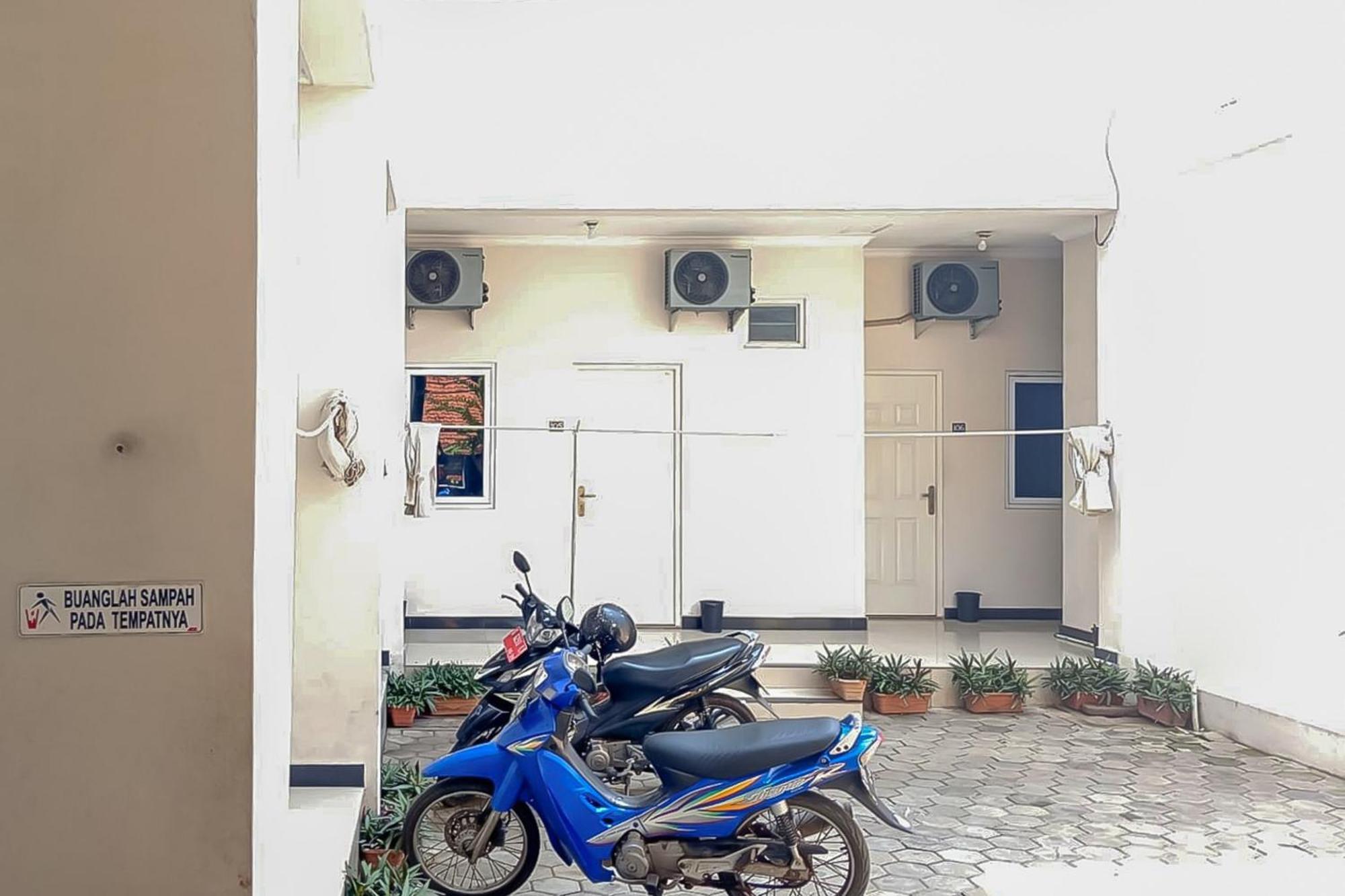 Waringin Guest House Tegal Mitra Reddoorz Exterior foto